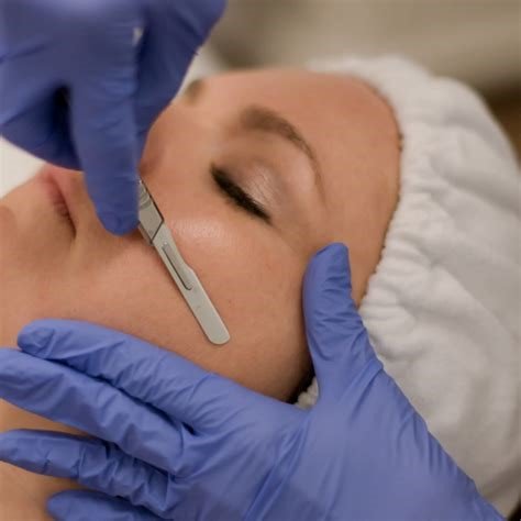 Dermaplane +LED Light Facial